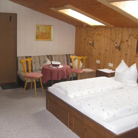 Gaestehaus Lackner Bed & Breakfast