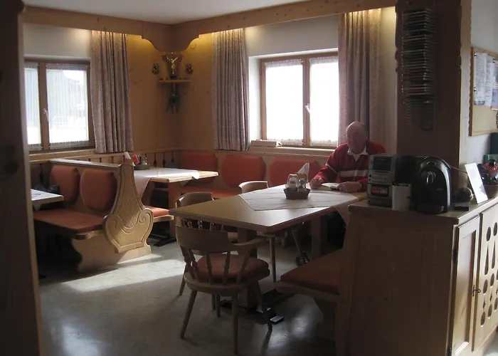 Gaestehaus Lackner Bed and Breakfast 3*