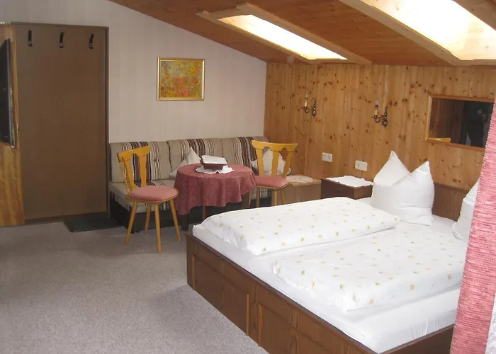 Gaestehaus Lackner Bed and Breakfast