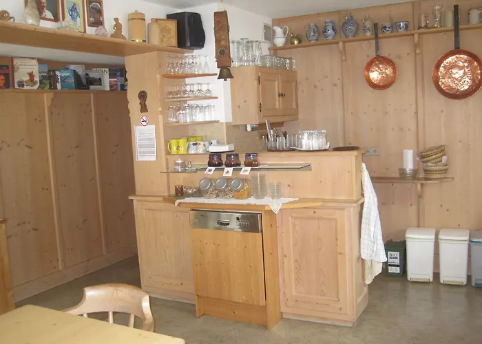 Gaestehaus Lackner Bed and Breakfast 3*